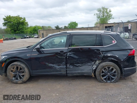 2022 Volkswagen Tiguan SE z VIN 3VV2B7AX4NM093585, wystawiony jako IAAI lot #42267105 z przebiegiem 31 239 mil mil oraz . Historia ofert i sprzedaży dostępna na DreamBid. Obrazek 14.