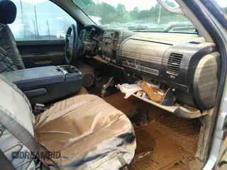 2012 Chevrolet Silverado 2500HD LT z VIN 1GC2KXCG1CZ337684, wystawiony jako IAAI lot #40494392 z przebiegiem Nie podano mil oraz . Historia ofert i sprzedaży dostępna na DreamBid. Obrazek 5.