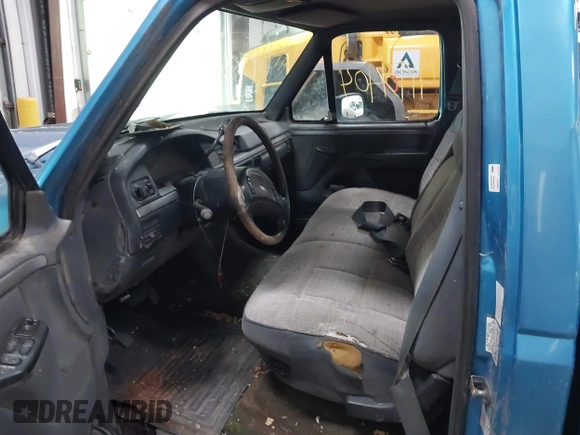1992 Ford F-150 with VIN 1FTEF14H3NP809819, listed as a IAAI auction lot 41931404 with 2,135,096 mi miles. Bid and sale history available at carsss.com. Image 5.