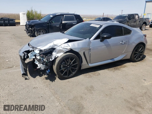 2024 Toyota 86 Premium z VIN JF1ZNBE15R9756816, wystawiony jako Copart lot #52430055 z przebiegiem 5 010 mil mil oraz Szkoda całkowita • Salvage title. Historia ofert i sprzedaży dostępna na DreamBid. Obrazek 1.