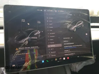 2022 Tesla Model 3 z VIN 5YJ3E1EA1NF191426, wystawiony jako Copart lot #56656125 z przebiegiem 84 255 mil mil oraz Czysty tytuł • Clean title. Historia ofert i sprzedaży dostępna na DreamBid. Obrazek 9.