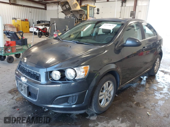 2014 Chevrolet Sonic LT z VIN 1G1JC5SH2E4199864, wystawiony jako IAAI lot #42370631 z przebiegiem 59 781 mil mil oraz . Historia ofert i sprzedaży dostępna na DreamBid. Obrazek 17.