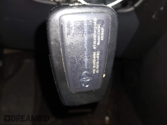 2020 Toyota Highlander L z VIN 5TDCZRBH7LS023951, wystawiony jako IAAI lot #41558271 z przebiegiem 42 943 mil mil oraz . Historia ofert i sprzedaży dostępna na DreamBid. Obrazek 11.