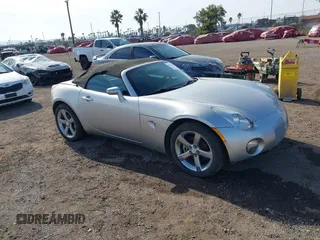 2007 Pontiac Solstice z VIN 1G2MB35B57Y111621, wystawiony jako IAAI lot #41332760 z przebiegiem 49 784 mil mil oraz . Historia ofert i sprzedaży dostępna na DreamBid. Obrazek 1.