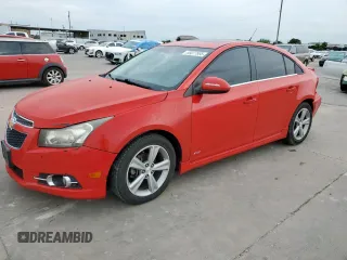 2014 Chevrolet Cruze 2LT z VIN 1G1PE5SB7E7197820, wystawiony jako Copart lot #58077995 z przebiegiem 66 569 mil mil oraz Szkoda całkowita • Salvage title. Historia ofert i sprzedaży dostępna na DreamBid. Obrazek 1.