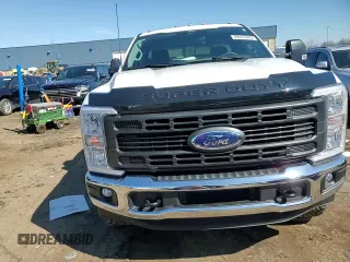 2024 Ford F-250 XL z VIN 1FTBF2BA3RED44401, wystawiony jako Copart lot #49447045 z przebiegiem 8 370 mil mil oraz Szkoda całkowita • Salvage title. Historia ofert i sprzedaży dostępna na DreamBid. Obrazek 10.