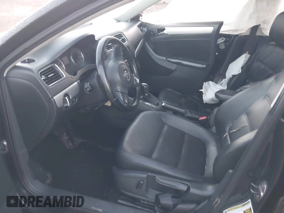 2013 Volkswagen Jetta SE z VIN 3VWDP7AJXDM435170, wystawiony jako IAAI lot #41454928 z przebiegiem 136 400 mil mil oraz . Historia ofert i sprzedaży dostępna na DreamBid. Obrazek 5.