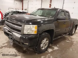 2010 Chevrolet Silverado 1500 LT with VIN 1GCSKSE33AZ150361, listed as a IAAI auction lot 41589213 with 197,263 mi miles. Bid and sale history available at carsss.com. Image 2.