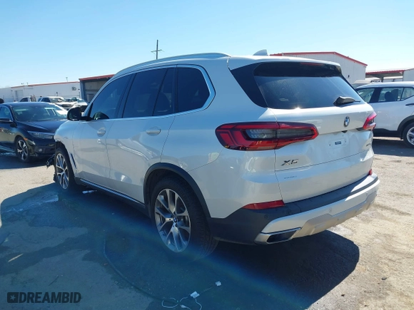 2019 BMW X5 xDrive40i with VIN 5UXCR6C57KLK80268, listed as a IAAI auction lot 41582457 with 85,682 mi miles. Bid and sale history available at carsss.com. Image 3.