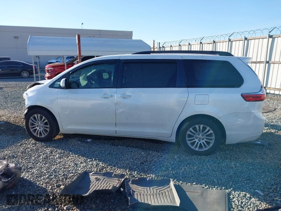 2016 Toyota Sienna XLE with VIN 5TDYK3DC9GS754220, listed as a IAAI auction lot 41303870 with 152,758 mi miles. Bid and sale history available at carsss.com. Image 15.