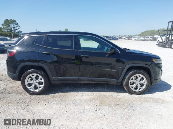 2024 Jeep Compass Sport with VIN 3C4NJDAN5RT146771, listed as a IAAI auction lot 42043137 with 15,640 mi miles. Bid and sale history available at carsss.com. Image 13.