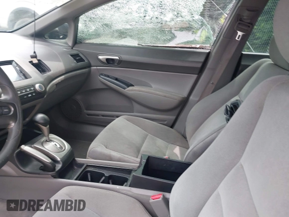 2006 Honda Civic LX z VIN 1HGFA16516L106501, wystawiony jako IAAI lot #42356043 z przebiegiem 184 403 mil mil oraz . Historia ofert i sprzedaży dostępna na DreamBid. Obrazek 5.