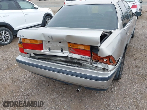 1991 Honda Accord LX z VIN JHMCB7655MC000372, wystawiony jako IAAI lot #42372597 z przebiegiem 153 129 mil mil oraz . Historia ofert i sprzedaży dostępna na DreamBid. Obrazek 6.