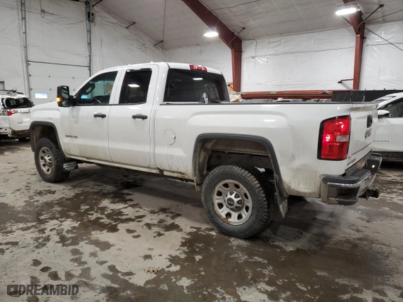2018 GMC Sierra 2500HD with VIN 1GT22REG7JZ327375, listed as a Copart auction lot 49382585 with 129,420 mi miles and Salvage Title. Bid and sale history available at carsss.com. Image 2.