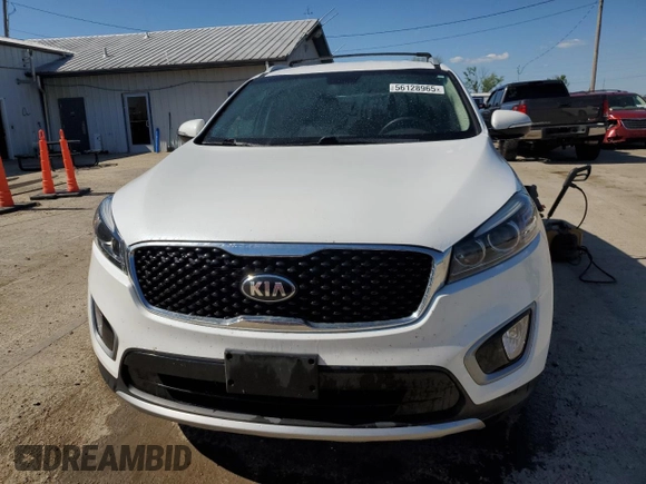 2017 Kia Sorento EX z VIN 5XYPHDA59HG290348, wystawiony jako Copart lot #56128965 z przebiegiem 105 145 mil mil oraz Szkoda całkowita • Salvage title. Historia ofert i sprzedaży dostępna na DreamBid. Obrazek 5.