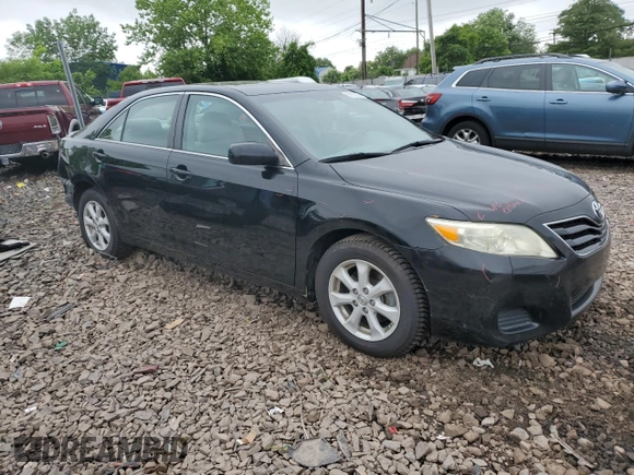 2010 Toyota Camry z VIN 4T1BF3EK8AU037547, wystawiony jako Copart lot #59762365 z przebiegiem 106 637 mil mil oraz Szkoda całkowita • Salvage title. Historia ofert i sprzedaży dostępna na DreamBid. Obrazek 4.