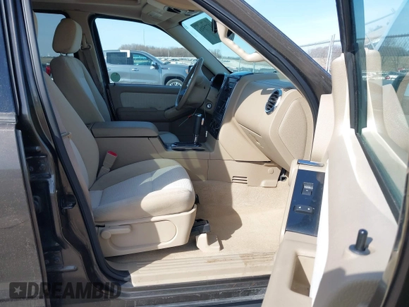 2008 Ford Explorer XLT with VIN 1FMEU73E88UB29534, listed as a IAAI auction lot 41775911 with 120,440 mi miles. Bid and sale history available at carsss.com. Image 5.
