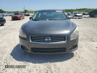 2013 Nissan Maxima SV z VIN 1N4AA5AP9DC838726, wystawiony jako Copart lot #56912305 z przebiegiem 131 149 mil mil oraz Szkody całkowita. Historia ofert i sprzedaży dostępna na DreamBid. Obrazek 5.