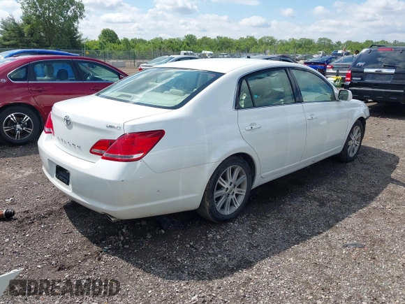2007 Toyota Avalon XL z VIN 4T1BK36B07U187140, wystawiony jako IAAI lot #42333928 z przebiegiem 119 924 mil mil oraz . Historia ofert i sprzedaży dostępna na DreamBid. Obrazek 4.