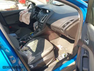 2013 Ford Focus SE with VIN 1FADP3K29DL283330, listed as a IAAI auction lot 42028093 with 101,391 mi miles. Bid and sale history available at carsss.com. Image 5.