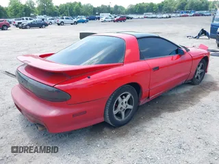 1995 Pontiac Firebird Formula z VIN 2G2FV22P8S2255664, wystawiony jako IAAI lot #42580637 z przebiegiem 148 677 mil mil oraz . Historia ofert i sprzedaży dostępna na DreamBid. Obrazek 4.