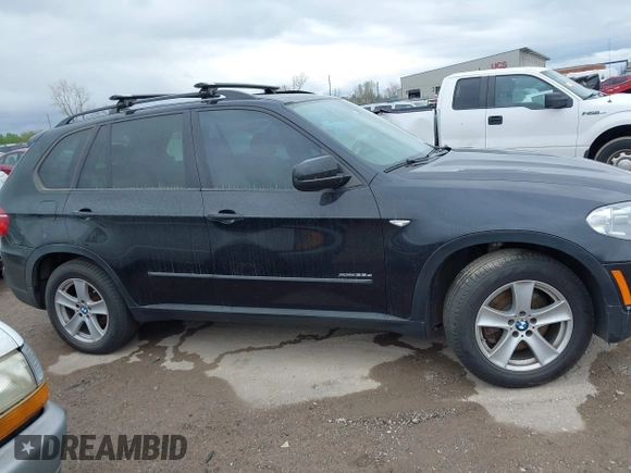 2012 BMW X5 35d z VIN 5UXZW0C55CL674191, wystawiony jako IAAI lot #41906713 z przebiegiem 143 687 mil mil oraz . Historia ofert i sprzedaży dostępna na DreamBid. Obrazek 14.