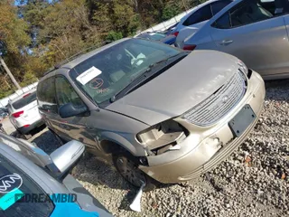2006 Chrysler Town & Country LWB LX with VIN 2A4GP44R06R799605, listed as a IAAI auction lot 38019982 with 321,919 mi miles. Bid and sale history available at carsss.com. Image 1.