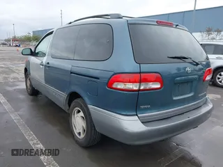 2001 Toyota Sienna LE with VIN 4T3ZF13C11U395630, listed as a IAAI auction lot 41743896 with 189,986 mi miles. Bid and sale history available at carsss.com. Image 3.