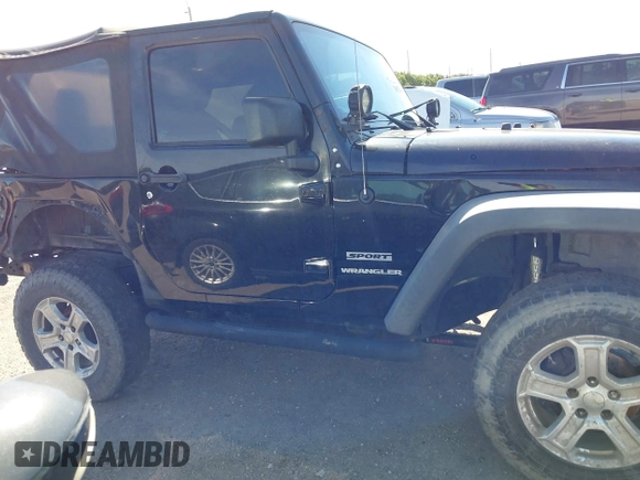 2016 Jeep Wrangler Willys Wheeler z VIN 1C4AJWAG9GL257621, wystawiony jako IAAI lot #41432306 z przebiegiem 84 248 mil mil oraz . Historia ofert i sprzedaży dostępna na DreamBid. Obrazek 13.