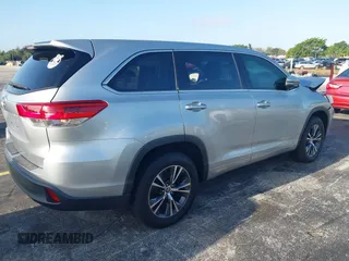 2018 Toyota Highlander LE with VIN 5TDZARFH7JS040614, listed as a IAAI auction lot 41922010 with 74,473 mi miles and . Bid and sale history available at DreamBid. Image 4.