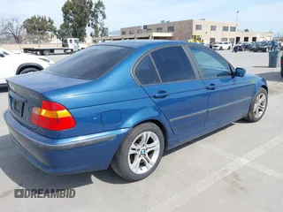 2003 BMW 3 Series 325i with VIN WBAAZ33493PH33881, listed as a IAAI auction lot 41866926 with 183,951 mi miles. Bid and sale history available at carsss.com. Image 4.