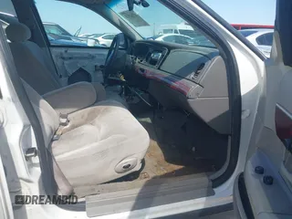 2000 Mercury Grand Marquis LS z VIN 2MEFM75W2YX731383, wystawiony jako IAAI lot #42262528 z przebiegiem 172 940 mil mil oraz . Historia ofert i sprzedaży dostępna na DreamBid. Obrazek 5.