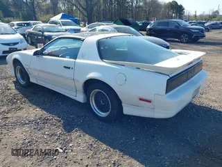 1990 Pontiac Firebird z VIN 1G2FW23F9LL206767, wystawiony jako IAAI lot #42081028 z przebiegiem 64 836 mil mil oraz . Historia ofert i sprzedaży dostępna na DreamBid. Obrazek 3.
