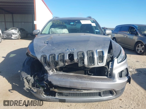 2017 Jeep Cherokee Limited with VIN 1C4PJLDB1HW517745, listed as a IAAI auction lot 41401733 with 121,736 mi miles. Bid and sale history available at carsss.com. Image 13.