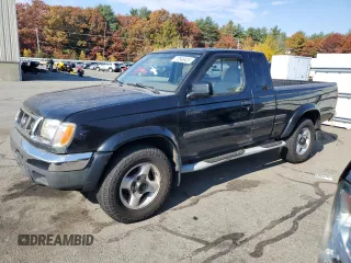 2000 Nissan Frontier XE z VIN 1N6ED26Y9YC390137, wystawiony jako Copart lot #77546424 z przebiegiem 115 618 mil mil oraz Czysty tytuł • Clean title. Historia ofert i sprzedaży dostępna na DreamBid. Obrazek 1.