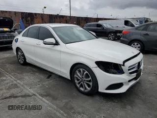 2018 Mercedes-Benz C 300 z VIN 55SWF4JB6JU275731, wystawiony jako Copart lot #55496575 z przebiegiem 51 107 mil mil oraz Szkoda całkowita • Salvage title. Historia ofert i sprzedaży dostępna na DreamBid. Obrazek 4.