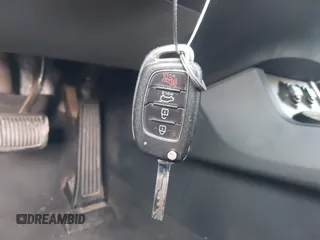 2017 Hyundai Santa Fe 2.4L z VIN 5XYZT3LB2HG412388, wystawiony jako IAAI lot #41174620 z przebiegiem 122 237 mil mil oraz . Historia ofert i sprzedaży dostępna na DreamBid. Obrazek 11.