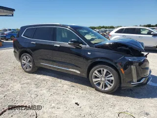 2024 Cadillac XT6 Premium Luxury z VIN 1GYKPERS1RZ755490, wystawiony jako Copart lot #49706575 z przebiegiem 4 239 mil mil oraz Szkoda całkowita • Salvage title. Historia ofert i sprzedaży dostępna na DreamBid. Obrazek 4.