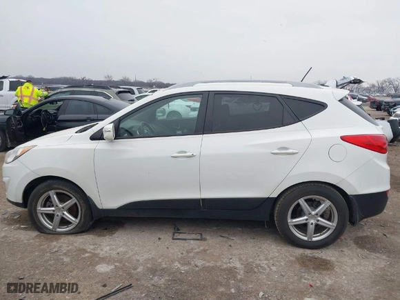 2013 Hyundai Tucson GLS with VIN KM8JU3AC2DU561443, listed as a IAAI auction lot 41600727 with 179,694 mi miles. Bid and sale history available at carsss.com. Image 14.