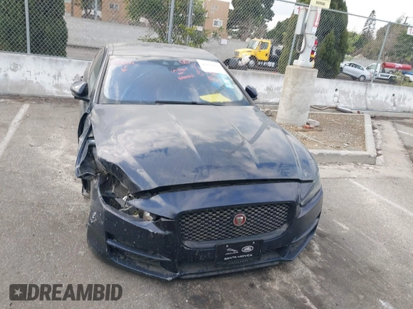 2017 Jaguar XE 25t Prestige z VIN SAJAE4BG7HA965131, wystawiony jako IAAI lot #41470414 z przebiegiem 131 300 mil mil oraz . Historia ofert i sprzedaży dostępna na DreamBid. Obrazek 13.