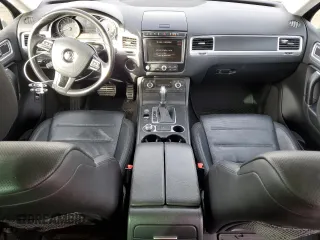 2016 Volkswagen Touareg Sport с VIN WVGEF9BPXGD011699, выставлен на аукционе Copart как лот 85089304 с пробегом 107 792 миль миль и Списание • Salvage title. История ставок и продаж доступна на DreamBid. Изображение 8.