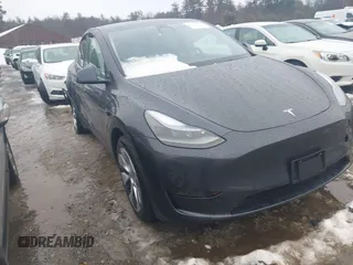 2024 Tesla Model Y Long Range with VIN 7SAYGDEE3RA239499, listed as a IAAI auction lot 41632887 with Not Provided miles. Bid and sale history available at carsss.com. Image 1.