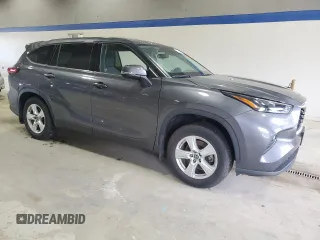 2022 Toyota Highlander LE z VIN 5TDBZRBH8NS596792, wystawiony jako Copart lot #56416845 z przebiegiem 40 761 mil mil oraz Szkoda całkowita • Salvage title. Historia ofert i sprzedaży dostępna na DreamBid. Obrazek 4.