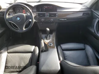 2011 BMW 3 Series 328i z VIN WBAKE5C55BE429684, wystawiony jako Copart lot #49988935 z przebiegiem 108 842 mil mil oraz Szkoda całkowita • Salvage title. Historia ofert i sprzedaży dostępna na DreamBid. Obrazek 8.