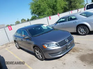 2012 Volkswagen Passat SE z VIN 1VWBP7A35CC064329, wystawiony jako IAAI lot #42761559 z przebiegiem 228 169 mil mil oraz . Historia ofert i sprzedaży dostępna na DreamBid. Obrazek 1.