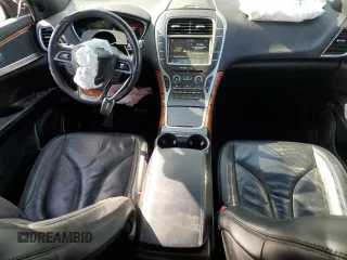 2019 Lincoln Nautilus Select z VIN 2LMPJ8K91KBL62734, wystawiony jako Copart lot #48404675 z przebiegiem 69 293 mil mil oraz Szkoda całkowita • Salvage title. Historia ofert i sprzedaży dostępna na DreamBid. Obrazek 8.