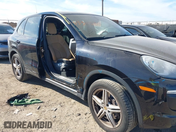 2016 Porsche Cayenne z VIN WP1AA2A25GLA05540, wystawiony jako IAAI lot #41330580 z przebiegiem 71 835 mil mil oraz . Historia ofert i sprzedaży dostępna na DreamBid. Obrazek 6.