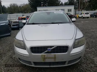 2004 Volvo S40 z VIN YV1MS382242015462, wystawiony jako Copart lot #80990264 z przebiegiem 193 137 mil mil oraz Czysty tytuł • Clean title. Historia ofert i sprzedaży dostępna na DreamBid. Obrazek 5.
