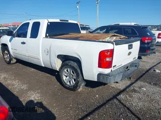 2007 Chevrolet Silverado 1500 LT w/1LT with VIN 2GCEC19JX71639564, listed as a IAAI auction lot 41437574 with 362,629 mi miles. Bid and sale history available at carsss.com. Image 3.