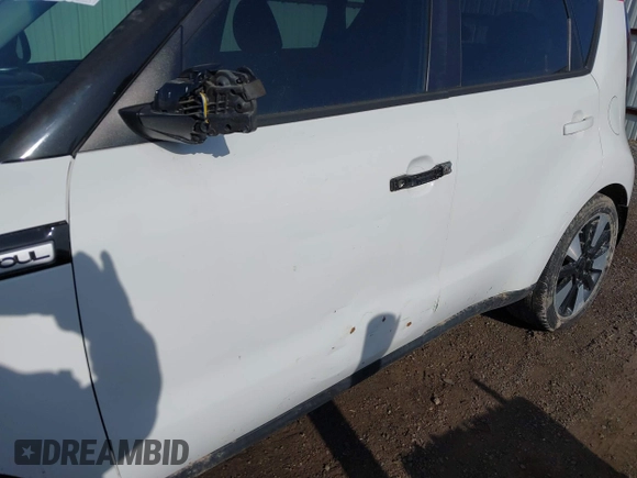 2016 Kia Soul + z VIN KNDJP3A55G7252937, wystawiony jako IAAI lot #42130432 z przebiegiem 70 421 mil mil oraz . Historia ofert i sprzedaży dostępna na DreamBid. Obrazek 6.